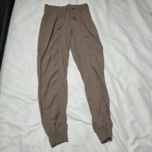 Athletic Jogger Pants Mens Medium Brown Lightweight Zip Pocket Cuffed Stretch